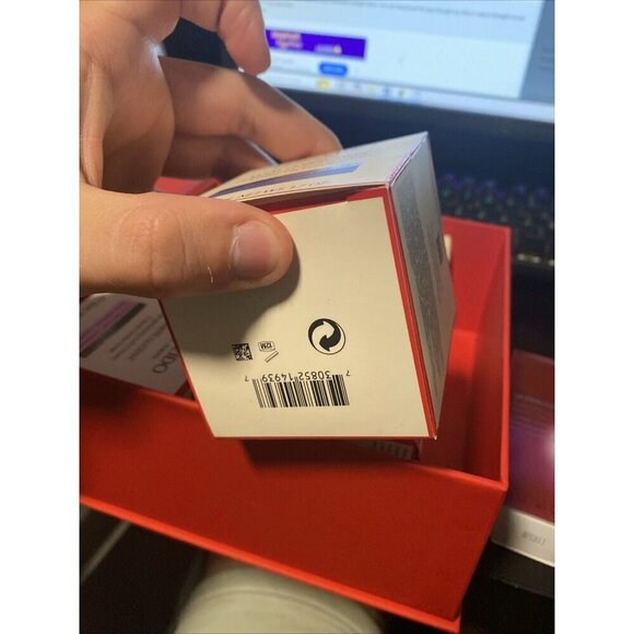 Shiseido Vital Perfection Uplifting And Firming Day Cream SPF30 50ml 1.7oz - Picture 3 of 3